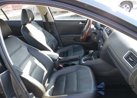 2014 Volkswagen Jetta 1.8T Se из США, поврежденный, VIN 3VWD17AJ9EM418881